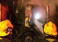  بالصور: مجهولون يضرمون النار في شاحنة ومركبة ويحاولون احراق قاعة افراح في اللد